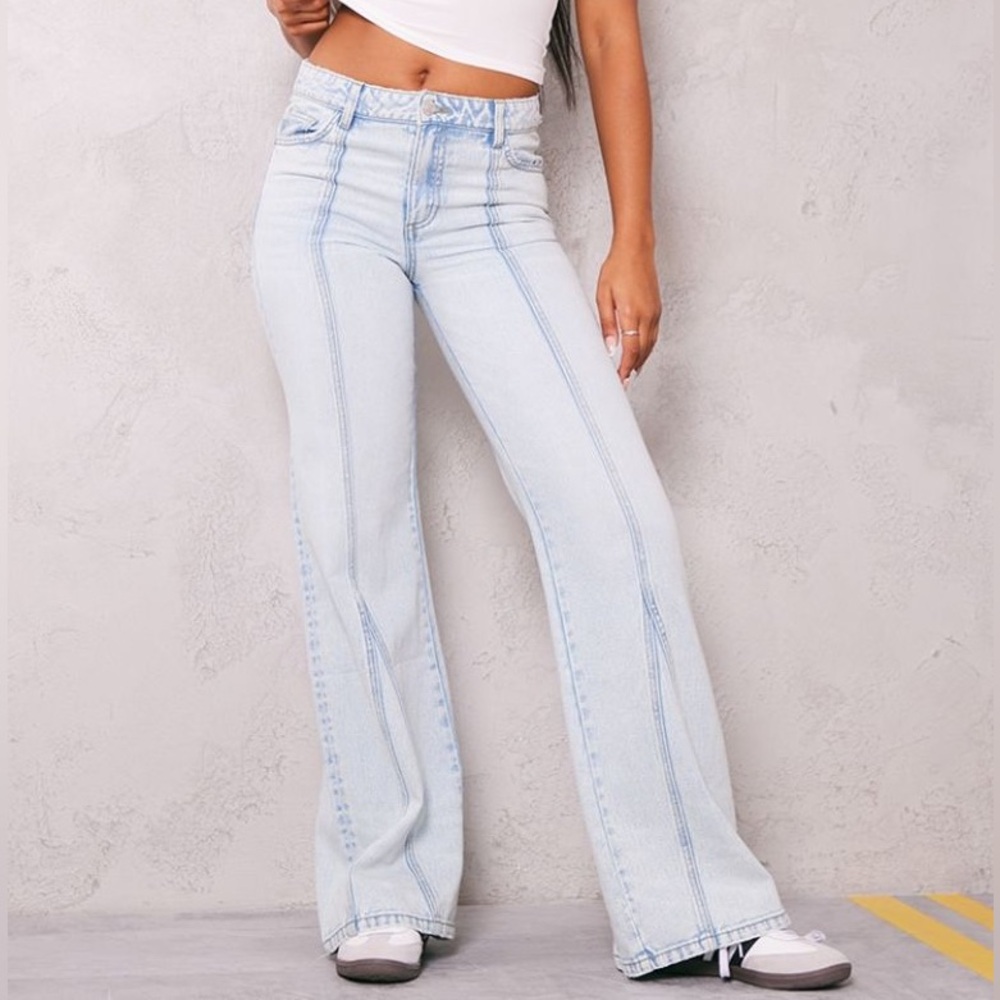 NWT PrettyLittleThing Light Wash Unique Jeans